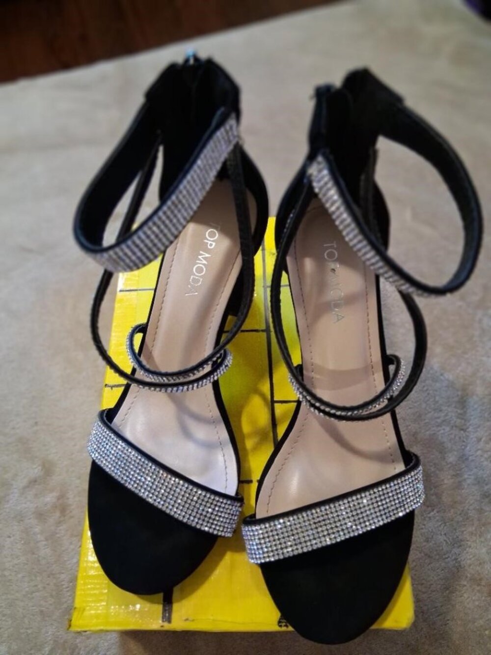TOP MODA BLACK ANKLE STRAPS HEELS WITH SIMULATED DIAMONDS SIZE 6 LIKE NEW